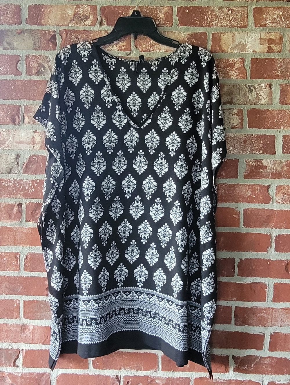 Black & White V-Neck Printed Tunic Top